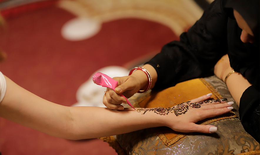 Evening desert safari dune bashing in Dubai